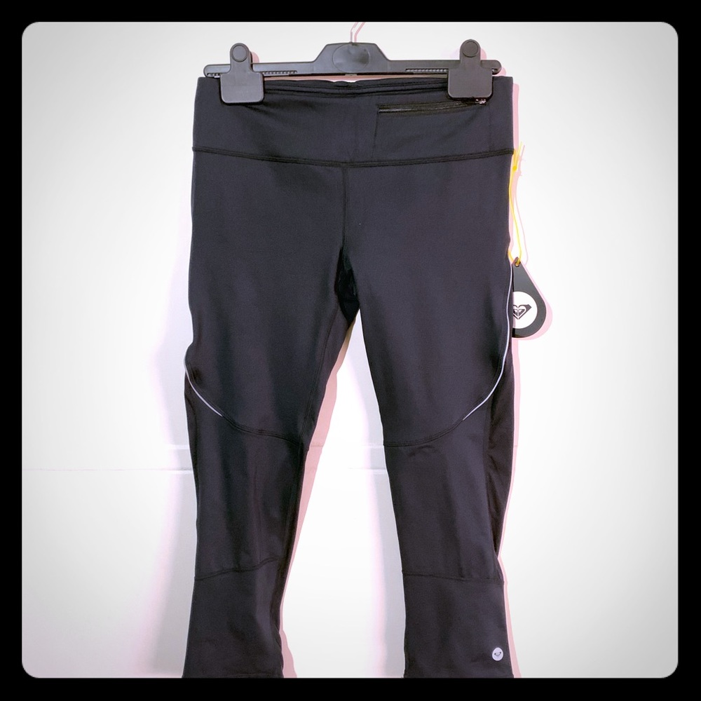 Roxy Super Stylish Black Capris NWT